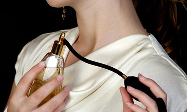 Woman-applying-perfume-009 e695f