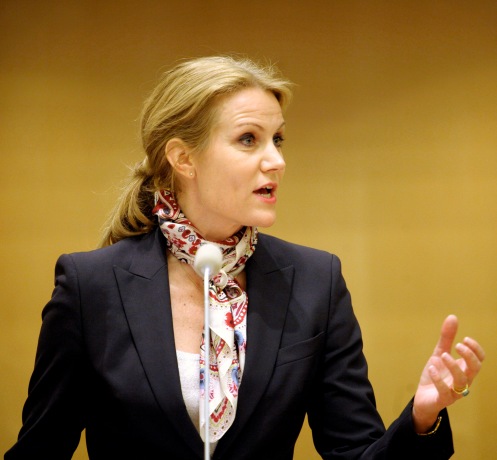 Helle Thorning-Schmidt danska socialdemokraternas partiledare i talarstolen vid Nordiska radets session i Stockholm 2009 8dd21