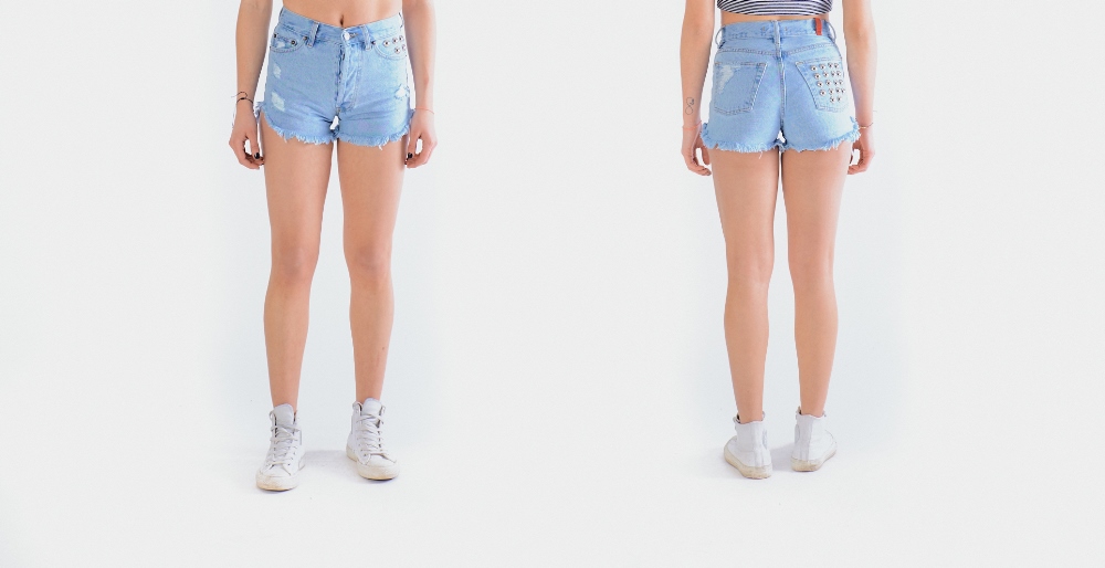 Η Αθηνά Οικονομάκου φόρεσε το jean shorts που θέλουμε όλες τώρα!