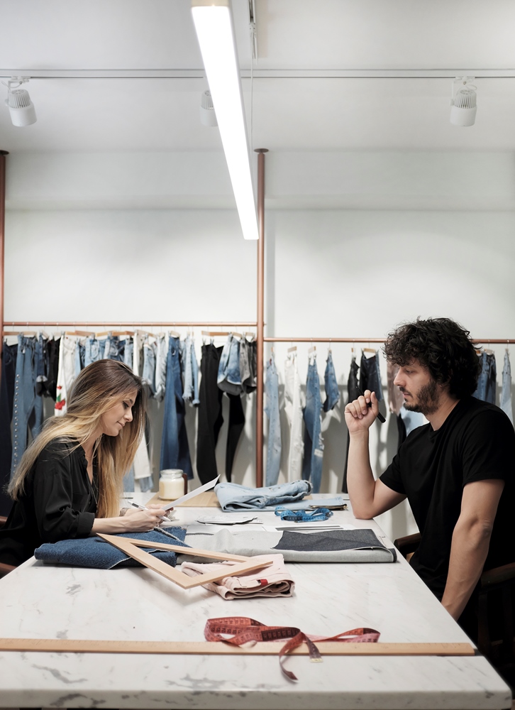 Denimania: Μιλήσαμε με τους δημιουργούς του πιο διάσημου ελληνικού brand με jeans, «Salt&Pepper»