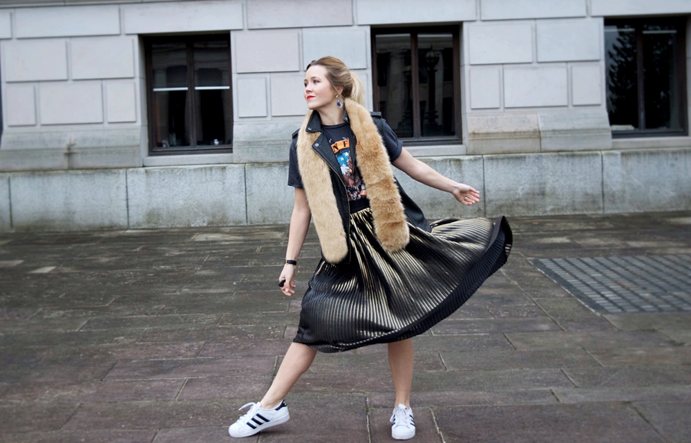 Street style update: Οι μεταλλικές φούστες είναι και φέτος hot!