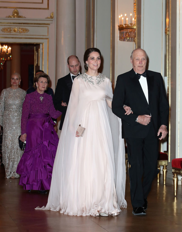 Η Kate Middleton έκανε άλλη μια ονειρική εμφάνιση, στον έκτο μήνα της εγκυμοσύνης της