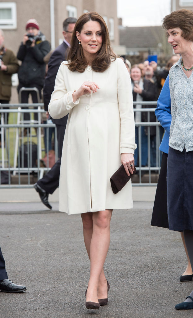 Γιατί η Kate Middleton δεν βγάζει ποτέ από πάνω της το παλτό της σε δημόσιο χώρο;