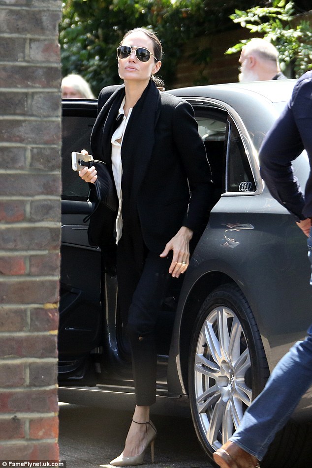 2A1A645100000578-3144326-She s arrived Angelina Jolie was seen arriving at London recordi-a-52 1435665420422 dd478